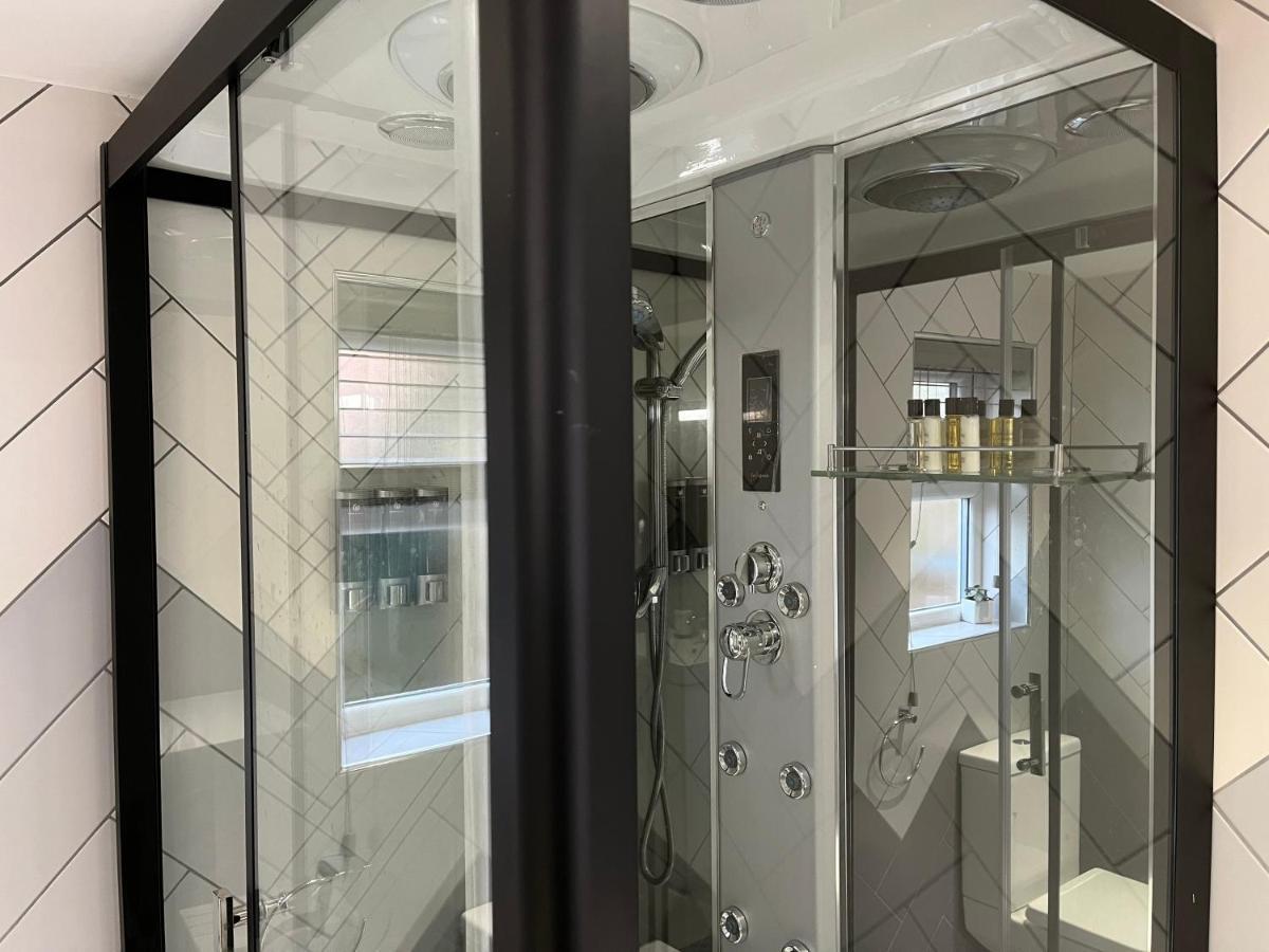 Man Studio - Stereoshower Freeparking 5Min-Metro Манчестър Екстериор снимка