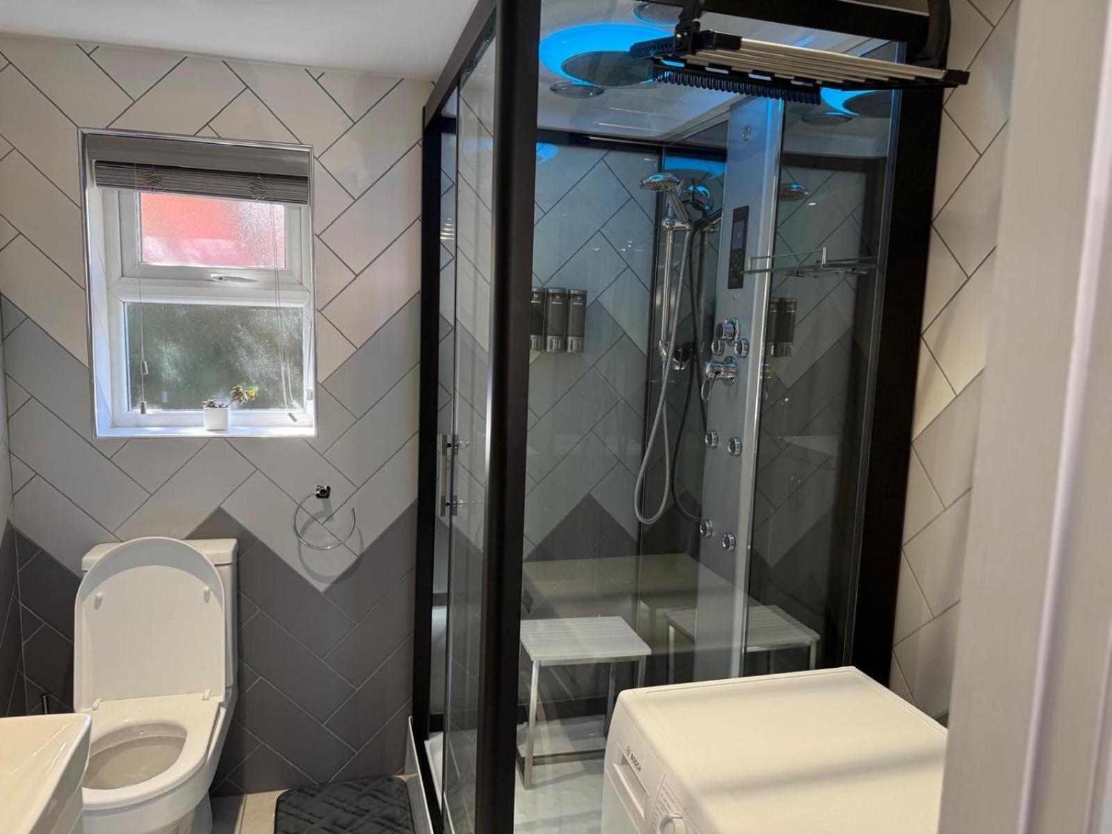 Man Studio - Stereoshower Freeparking 5Min-Metro Манчестър Екстериор снимка